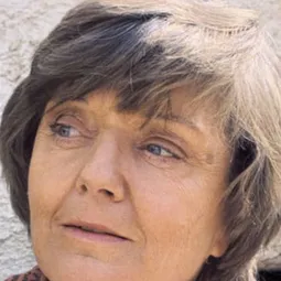 Shelagh Fraser 飾演 Aunt Beru