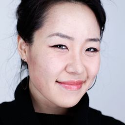 Chris Yejin 飾演 Esther