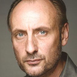 Mario Vernazza 飾演 Sir Rufus Isaacs