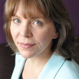 蘿絲瑪麗·霍華 飾演 Kevin's Mother