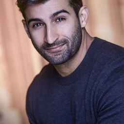 René Escobar Jr. 飾演 