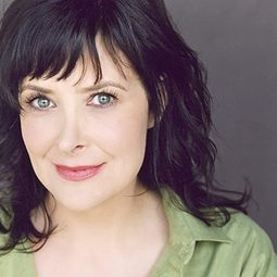 Deborah Theaker 飾演 Nancy