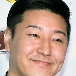 長田 莊平 飾演 Mela / Kamen Rider Cross Geats