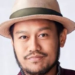 Numchok Thanatram 飾演 Self