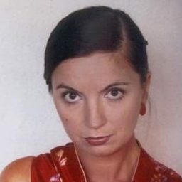 Veronika Kovtun 飾演 Waitress