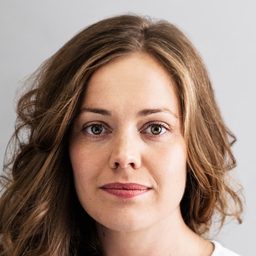 Oona Airola 飾演 Anni