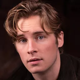 Michael Provost 飾演 Bo Milosevic