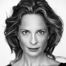 瑪莉亞·邦內維 - 醉美的一課演員 飾演Anika