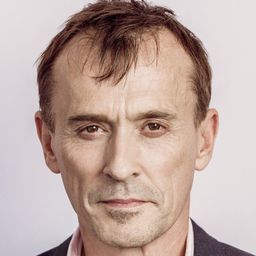 羅伯特·克耐普 飾演 Nicholas Lang