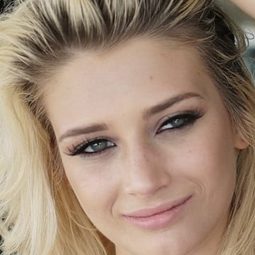 Aubrey Gold - 色情之後 2演員 飾演Self - Performer