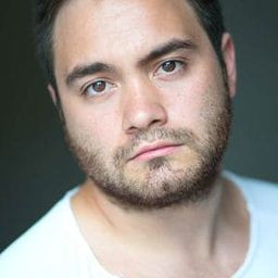 Harry Belcher 飾演 Charlie