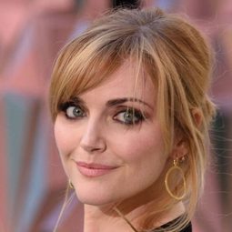 Sophie Dahl 飾演 Veronica