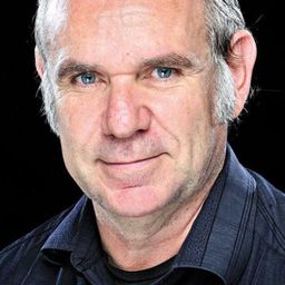 Xavier Capdet 飾演 Javier