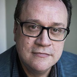 Russell T  Davies 飾演 Self