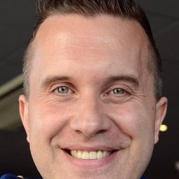 Phil Gallagher - CBeebies Presents: Jack And The Beanstalk演員 飾演Mister Maker