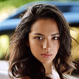 Ezmie Garcia 飾演 Young Inez / Inez's Granddaughter