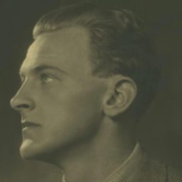 Christopher Casson 飾演 Professor