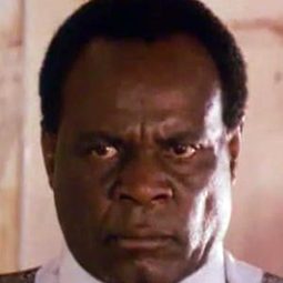 派屈克·恩德羅夫 - 皇后鎮球王演員 飾演Mkhulu