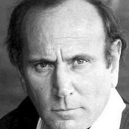 Lino Troisi 飾演 Paternal Man