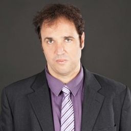 Zigor Bilbao 飾演 Néstor / Demon Belfegor