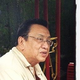 Roldan Aquino 飾演 Senator