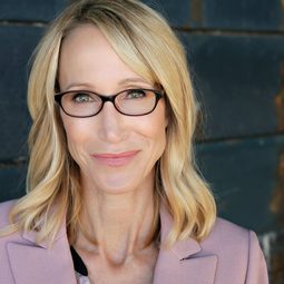 Nikki Tyler-Flynn 飾演 Cynthia