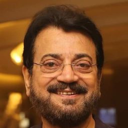 Chiranjeet Chakraborty 飾演 