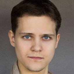 Stanislav Callas 飾演 Russian Soldier