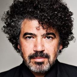 Miltos Yerolemou 飾演 Dr. Mai