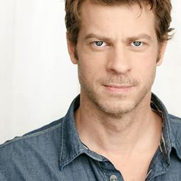 Eric Paul Erickson 飾演 Alley Jaws