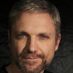 Paolo De Giorgio 飾演 Giorgio Carillo