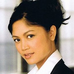 Esperanza Catubig 飾演 Ticket Agent
