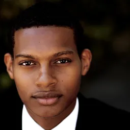 謝恩·保羅·麥吉 - 公理演員 飾演Jamal Randolph