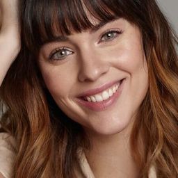 Cristina Abad 飾演 Figuración Especial