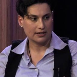 Chani Getter 飾演 Herself, Footsteps counselor (ex-Hasidic)