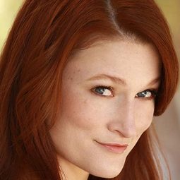 蓉姬兒·古德 飾演 Tash / Ari (voice)