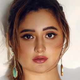 Rashami Desai 飾演 Yuvedita Menon