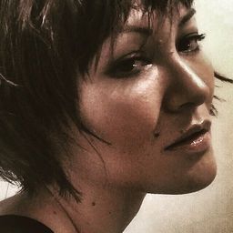 Mary Christina Brown 飾演 Sapphire