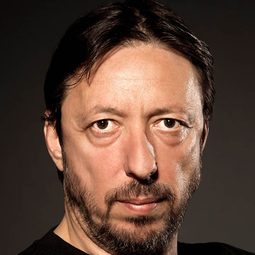 Hakan Boyav 飾演 Dursun