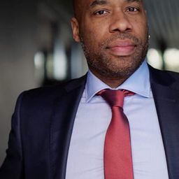 Avant Strangel 飾演 TV Soap Opera Actor (voice) (uncredited)