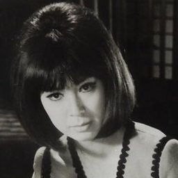 八代萬智子 飾演 