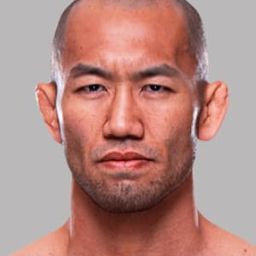 Yushin Okami 飾演 Konishi