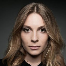 艾雷特·歐普海姆 飾演 Madeleine Wiik