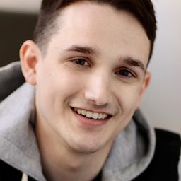 布萊斯·羅米洛 飾演 Sam