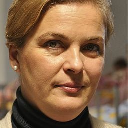 Nurseli İdiz 飾演 Ender