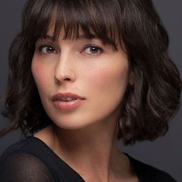 Nihan Aşıcı 飾演 