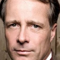 Burkhard Heyl 飾演 Hotelmanager