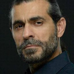 Sakir Uyar 飾演 L'homme