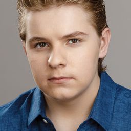 Brogan Hall 飾演 Timmy