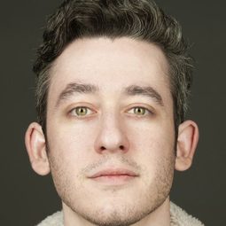 Sam Haft 飾演 Drago (voice)